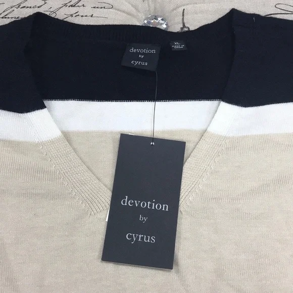 🎁Devotion by Cyrus Women's Sweater - Picture 3 of 7